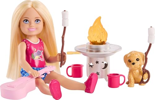 Barbie Rodzina i przyjaciele Chelsea Biwakowa przygoda Zestaw, mała lalka blondynka, figurka piesek i 6 akcesoriów kempingowych, zabawka dla dzieci 3+, JJV61