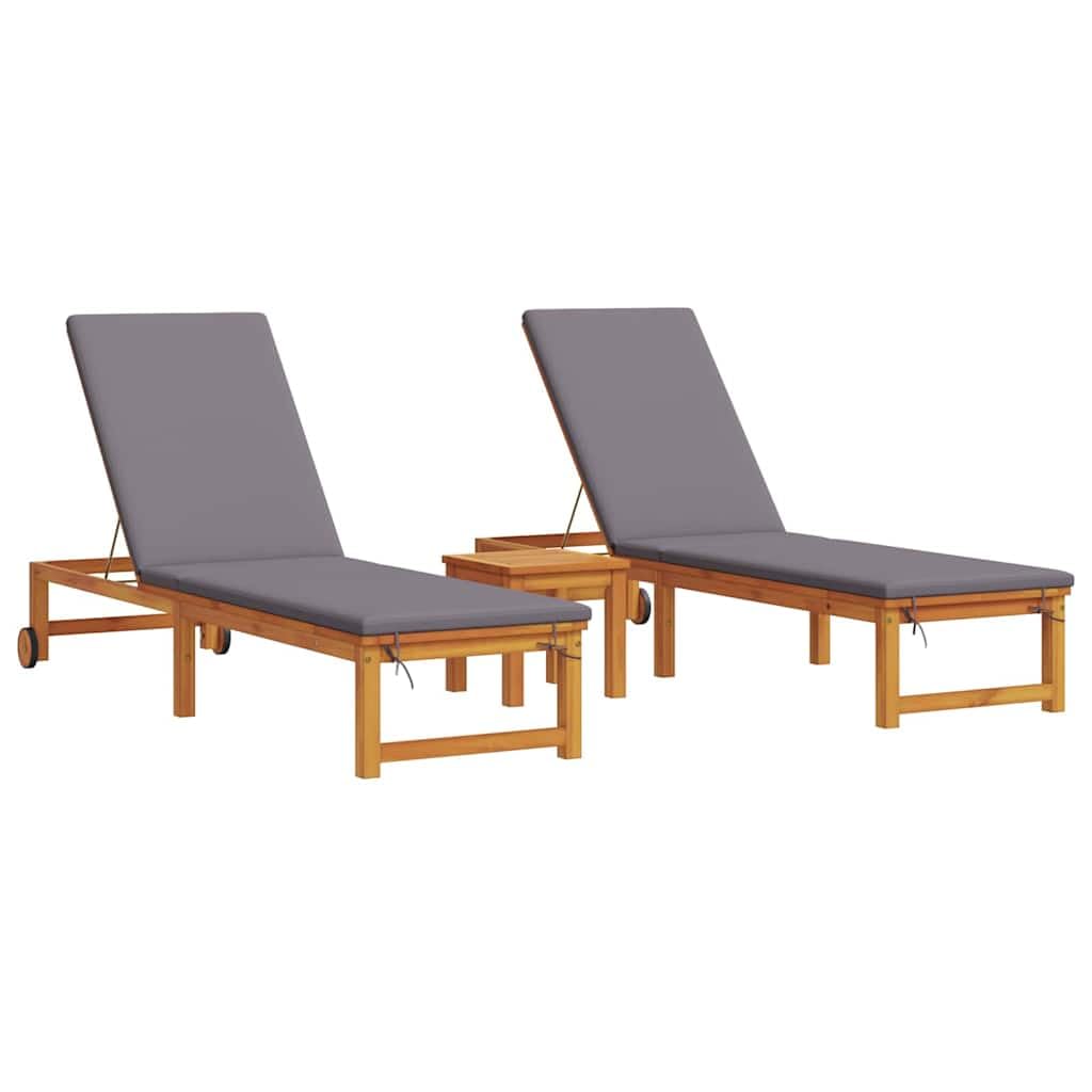 Set 3 Pz Lettini da Sole e Tavolino in Legno Massello di Acacia | Arredo relax da esterno per giardino e terrazza, con schienale reclinabile e pratico tavolino d'appoggio.