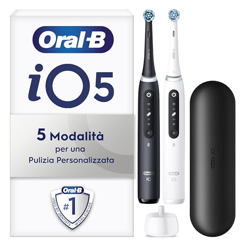 Oral-B Spazzolini Elettrici Ricaricabili iO 5 Bianco e Nero, 2 Spazzolino Elettrico, 2 Testine Oral B Di Ricambio, Custodia Da Viaggio, Confezione Doppia, Pulizia Denti Efficace