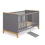 Ob als Babybett oder Kinderbett mit herausnehmbaren Schlupfsprossen, wir haben mit Malia ein Bett geschaffen, das Ihr Liebstes altersentsprechend begleitet und schützt.