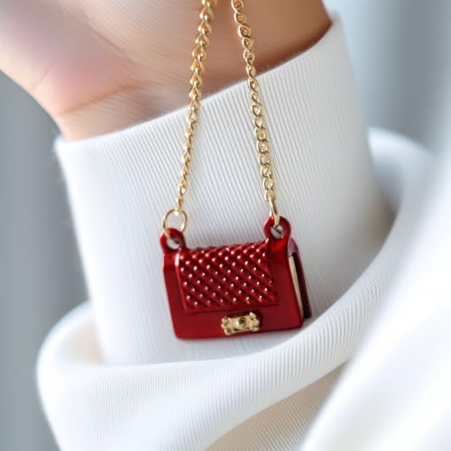 Sac miniature matelassé rouge : oubliez les jouets grossiers dans vos dioramas
