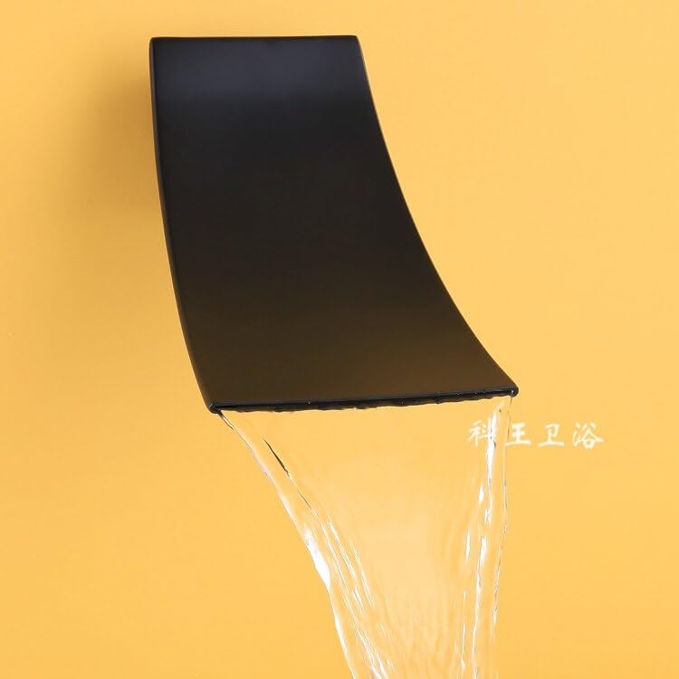 Pommeau de douche cascade pour rénover une salle de bains moderne zen