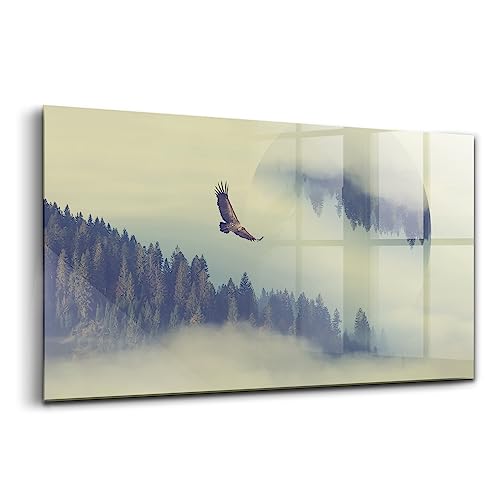 Peinture sur verre forêt d'aigle brumeuse contre les murs vides