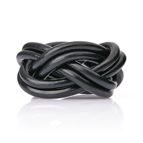 Il regalo migliore che possiate fare a uno scout o a una guida. Potete anche usarlo per la sua eleganza, come supporto per sciarpe o scialli mentre vi vestite. Sia gli stilisti che i personal shopper consigliano anelli o nodi come accessori.