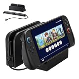 【Design unique du support】: Compatible avec les consoles portables équipées de coques de différentes épaisseurs (jusqu’à 5 cm). Le support de refroidissement amélioré adopte une structure ouverte sans fente, ce qui évite que la console frotte ou se raye contre le dock pendant la charge. Il laisse la chaleur s’évacuer plus librement, pour une console plus fraîche, plus sûre et plus stable. Idéal pour les joueurs qui souhaitent charger sans retirer la coque.