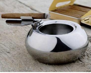 Land-Haus-Shop® - Cenicero de acero inoxidable con tapa abatible o cenicero de metal cromado (2 unidades), 1 cenicero.