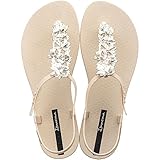 sandalias joya ¡Ipanema y una novedad romántica! Las delicadas flores en versión aplique que embellecen toda la pala, a través de una estética opulenta y detallista, ¡una joya para los pies!