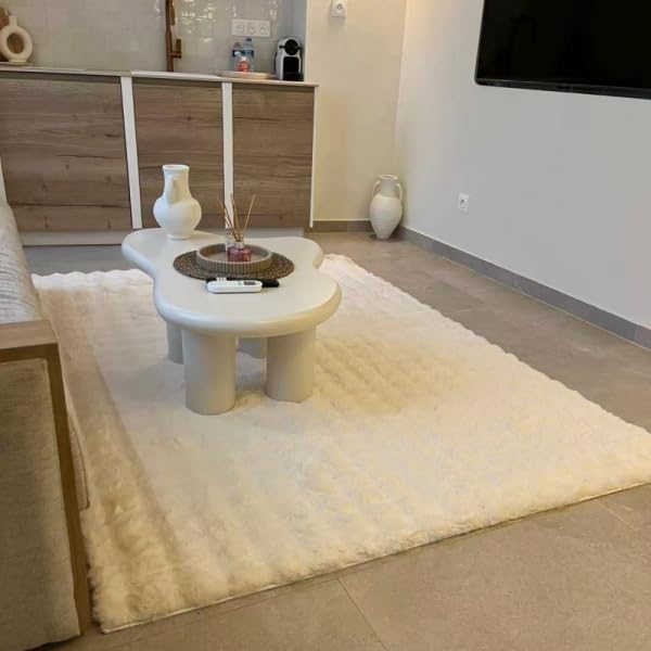 Tapis Fausse Fourrure Imitation Lapin 160x230 cm – Ultra Doux et Moelleux, Antidérapant, Lavable en Machine, Tapis Moderne pour Salon et Chambre,Blanc cassé