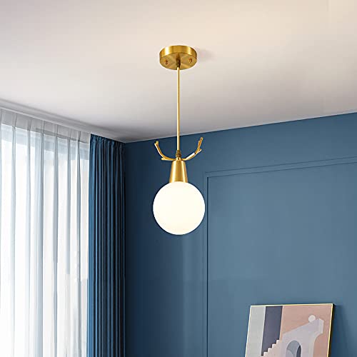 Chandelier en laiton magique pour illuminer vos dîners nordiques suspendus