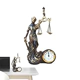 Système de contrepoids optimisé : la statue Lady Justice est conçue avec une base soigneusement équilibrée pour assurer la stabilité et éviter les perturbations, garantissant ainsi le maintien d'une atmosphère calme, qu'elle soit exposée dans des environnements professionnels ou des espaces personnels tels que des salons ou des lieux de réunion.