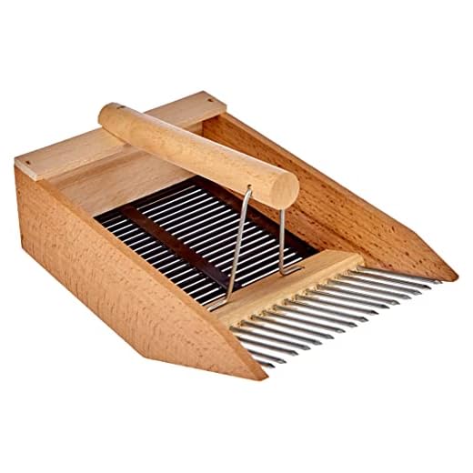 Raccoglimirto Bacche In Legno Per Liquori. Mirto Cm. 22