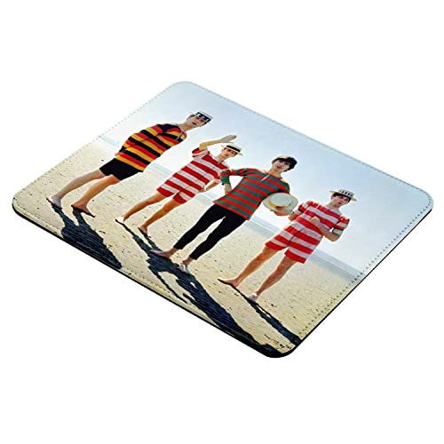 Tapis de Souris Aspect Cuir The Beatles A la Plage Rock Pop Vintage Photo 70’s – 22 x 18 cm - Les Beatles, Paul McCartney, John Lennon, RIngo Starr, George Harrison Tapis de Souris Aspect Cuir The Beatles A la Plage Rock Pop Vintage Photo 70's - 22 x 18 cm – Image 4