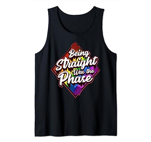 Ideale da indossare ovunque, feste, mese di orgoglio gay, rally o riunioni di famiglia. Sulla camicia, le parole Being Straight era la fase davanti ai colori arcobaleno è caratteristica.