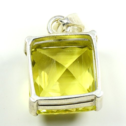 Pendentif quartz à facettes pour sublimer vos tenues chic