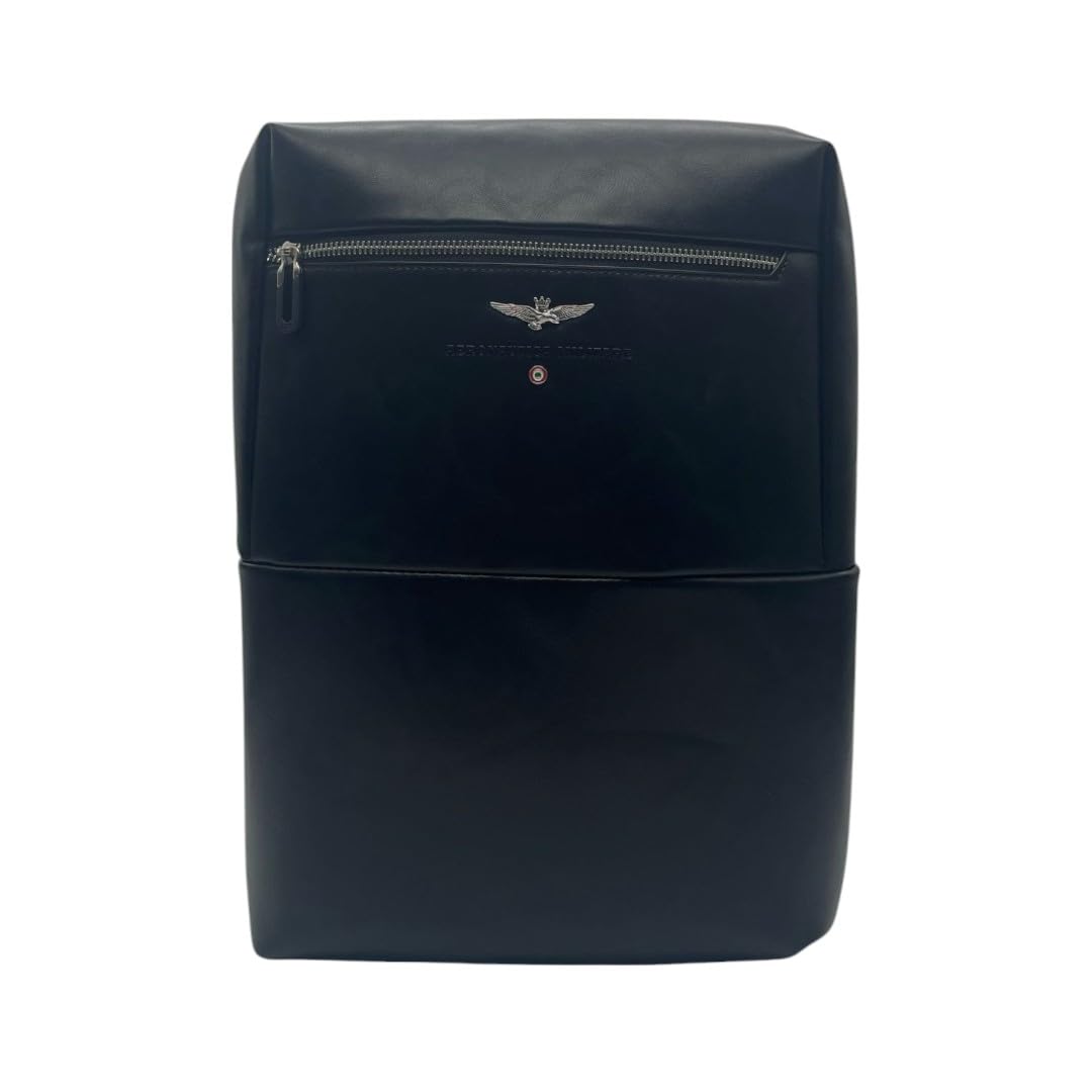Aeronautica Militare Zaino in pelle doppio scomparto uno porta PC ed uno accessoriato, spallacci regolabili. La particolare lavorazione del pellame conferisce al prodotto un gusto affascinante ed intr