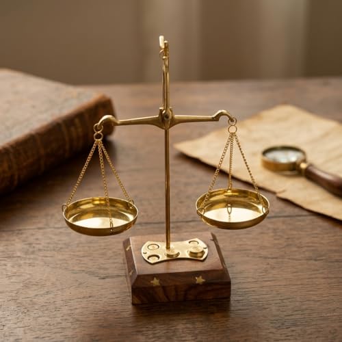 Báscula decorativa balance de latón y madera compacta miniatura 1