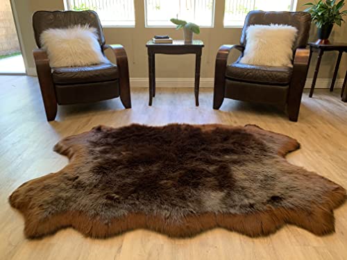 Tapete sintético LAMBZY Quatro 4 Pelts 4'x6' Marrón
