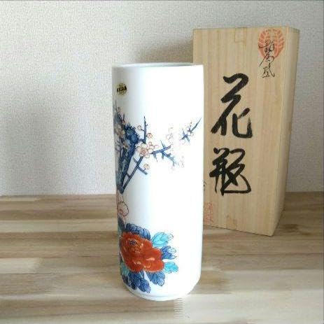 タイムセール伊万里鍋島焼き　綺麗な花瓶 Amazon.co.jp: 伊万里焼 鍋島焼 泰仙 花瓶 色鍋島 牡丹 : ホーム＆キッチン