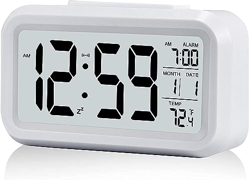 Small Digital Alarm Clock, Alarm Clock Battery Powered for Travel Bedroom with 4 . 5 LED