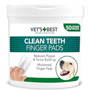 Vet’s Best Dental Care Finger Wipes, Reduces Plaque & Freshens Breath, Teeth Cleaning for Dogs – 50 Disposable Wipes