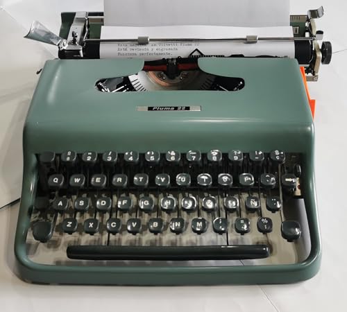Máquina de Escribir Vintage Olivetti Pluma 22 - Teclado en Castellano Revisada y Puesta a Punto por un Profesional. Funciona Perfectamente. Ideal para Coleccionismo y Uso Personal.
