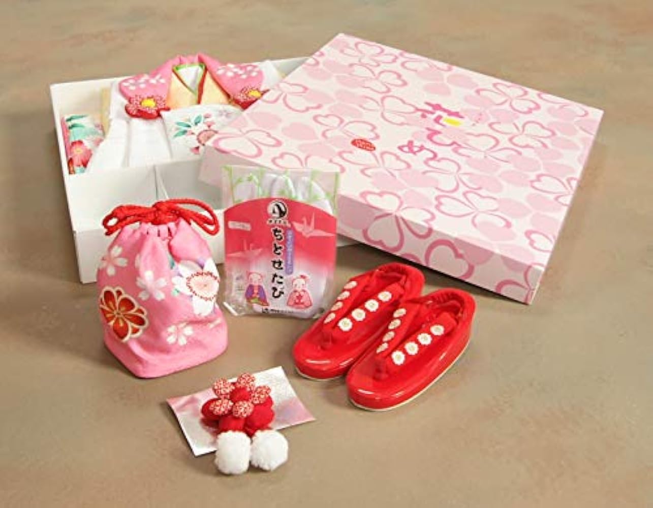 七五三　3歳　女の子　花ひめ　着物　　セット　赤　ピンク　花柄 Amazon | [Kyoubi] 七五三 着物 3歳 女の子 被布セット 京都花