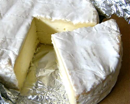 北海道手づくりチーズ 横市フローマジュ舎無添加ナチュラルチーズ(カマンベール)200g前後 (冷蔵&冷凍可能)熟成期間中は2〜3週間後の発送になる場合もあります。