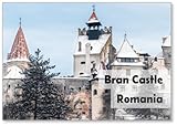 Größe: 53 x 80 mm Burg Bran, Rumänien, atemberaubende Aussicht an einem kalten verschneiten Tag, Dämmerungsbild der Festung Dracula in Siebenbürgen, mittelalterliches Wahrzeichen Auch bekannt als Dracula`s House.,