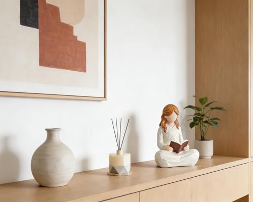 Estatua decorativa de lectora beige de resina miniatura 4