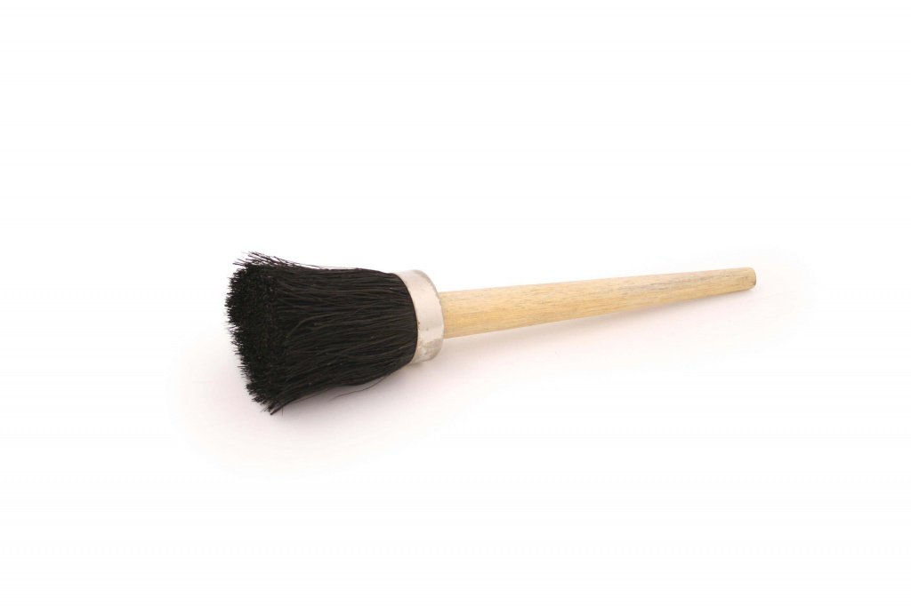Bentley short tar brush Wood handle with coco bristles.