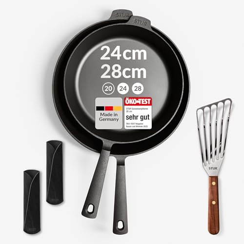 STUR - ORIGINAL PREMIUM-Set Gusseisenpfanne Induktion 24cm & 28cm inkl. 2x Echtleder Griffschutz Pfannenwender - Cast Iron Pan Set für alle Herdarten Kratzfeste Pfanne Gusseisen mit PREMIUM Zubehör