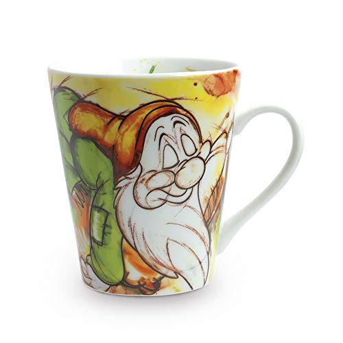 Egan Mug Collezione Disney 7 Nani. Oggetto Realizzato in Porcellana di Colore Verde e Giallo. Dimensione: 10,5X9X12,5 cm. La referenza è PWS21/1PI