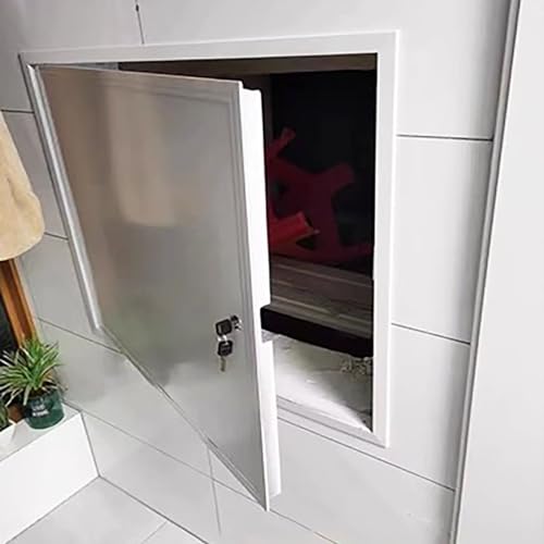 Panneau d'accès de plomberie discret dans le couloir pour boîtier d'alarme maison