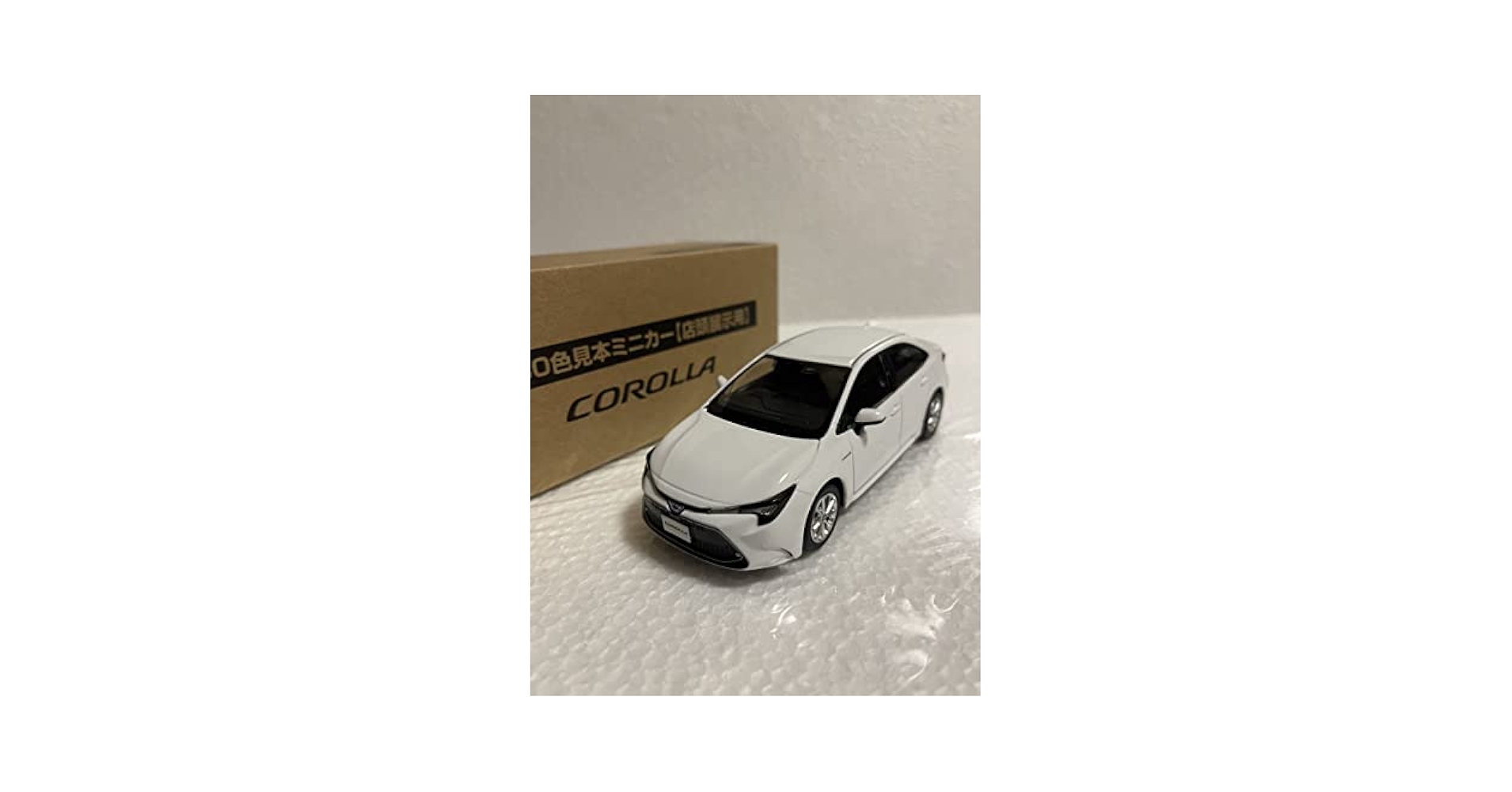 トヨタ カローラセダン カラーサンプル スーパーホワイトII 非売品 トヨタ特注 Amazon | 1/30 トヨタ 新型カローラ セダン COROLLA カラー