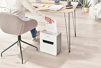 Leitz IQ 3M Premium Aktenvernichter P5, Mikroschnitt, 4-3 Blatt (70-80g/m²), Super leise, kompakt & sauber, TÜV+GS zertifiziert, 10L Behälter, für Büro & Home Office, Protect Serie, Weiß, 80930000 – Ansicht 6