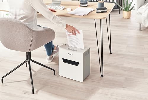 Leitz IQ 3M Premium Aktenvernichter P5, Mikroschnitt, 4-3 Blatt (70-80g/m²), Super leise, kompakt & sauber, TÜV+GS zertifiziert, 10L Behälter, für Büro & Home Office, Protect Serie, Weiß, 80930000