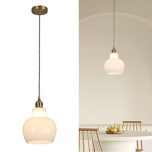 Plafond en laiton doré et suspension haut de gamme en opaline
