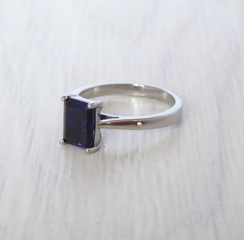 Bague solitaire saphir bleu, le cadeau d'anniversaire idéal en argent - 2
