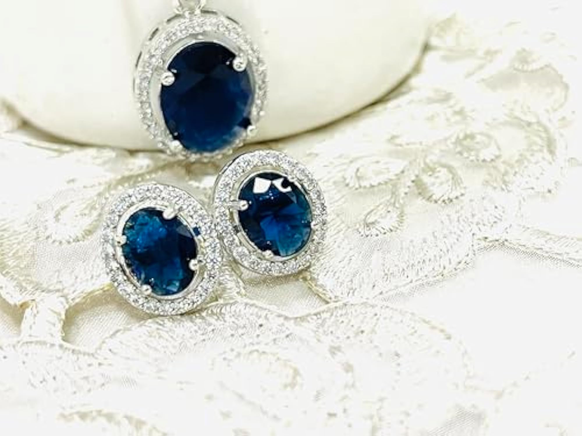 Indigo Oval Grand Pendant Set with Sapphire Crystal