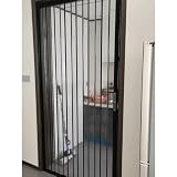 Salvaspazio: presenta un design pieghevole con pannelli in cristallo acrilico trasparente che si piegano completamente per risparmiare spazio interno. Perfetto per case con spazio limitato o aree in cui le porte necessitano di frequenti aperture e chiusure.