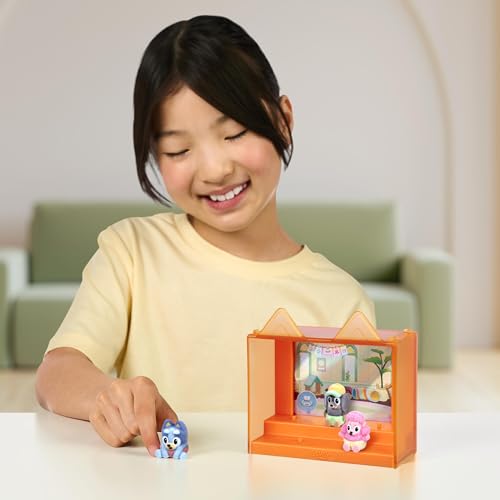 Bluey Fuzzies Episode Pack: Baby Race. With 3 Specially Flocked Collectible Mini-Figures (Incl. 1 Exclusive), Display Case - Image 2