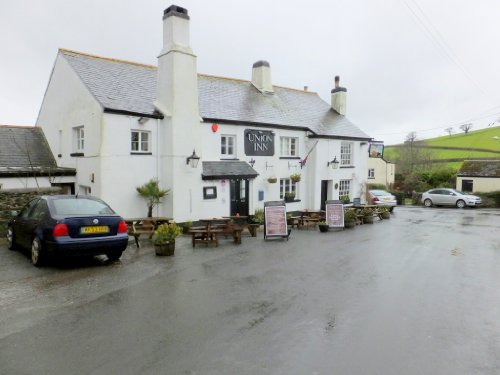 Meandering Pub Walks in Devon. (Meandering Walking Series Book 4)