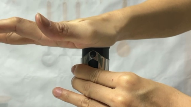 HYZ 2-Pack Champagne Stoppers Wine Saver, Sparkling Wine Vaccum Stoppers with Built-in Pump for Champagne, Prosecco and Cava - Stainless Steel + ABS Champagne Bottle Stoppers, Black