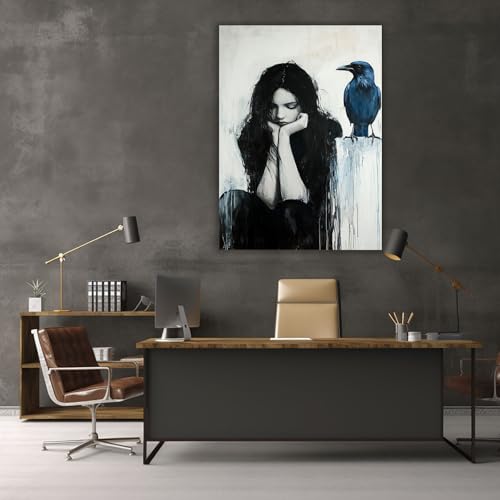 Femme Oiseau Bleu toile géométrique TERUEA contre mur impersonnel