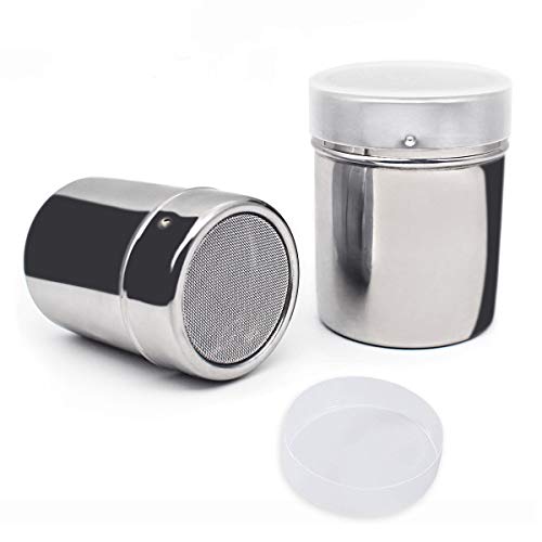 YOCZOX - Juego de 2 cocteleras de acero inoxidable para chocolates, botes de malla en polvo, para glaseado, azúcar, sal, cacao, café, latte, capuchino, tamiz de malla con tapa, 150 ml + 250 ml Cover