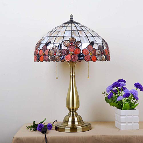 Lampe de table en vitrail d'exception et socle en cuivre au design architectural noble