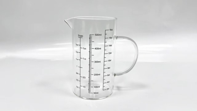 Vaso medidor de vidrio 18 oz con asa y pico en V miniatura 7