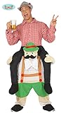 Der kleine Bayer trägt eine originalgetreues Shirt, Hut und Tracht aus Bayern