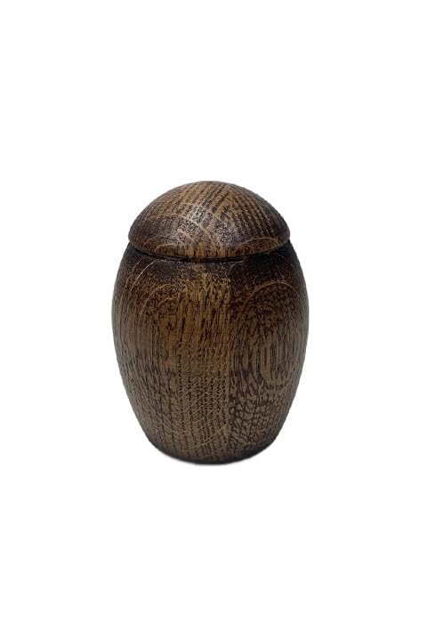 Petite urne funéraire en chêne pour garder un souvenir chaleureux