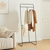 Progettato con l'utente in mente, offre una soluzione completa per l'organizzazione degli abiti e degli accessori. Con tre barre orizzontali e tre vani distinti, è in grado di ospitare una vasta gamma di capi, dall'abbigliamento quotidiano alle giacche e ai cappotti, mantenendo tutto in ordine e facilmente accessibile.